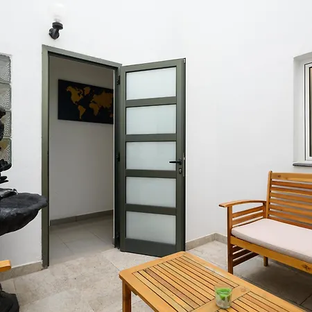 Hjs Plaza Suites Apartments I شقة