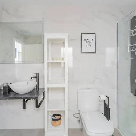 Hjs Plaza Suites Apartments I *