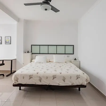 Hjs Plaza Suites Apartments I شقة