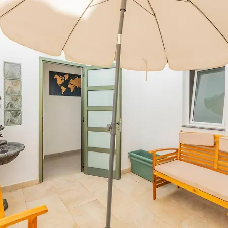 Hjs Plaza Suites Apartments I شقة